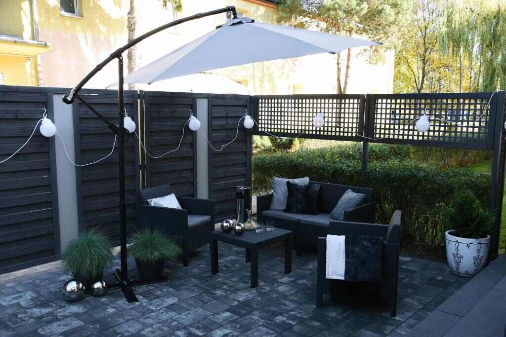 Geris - outdoor terrace with seating and barbecue area